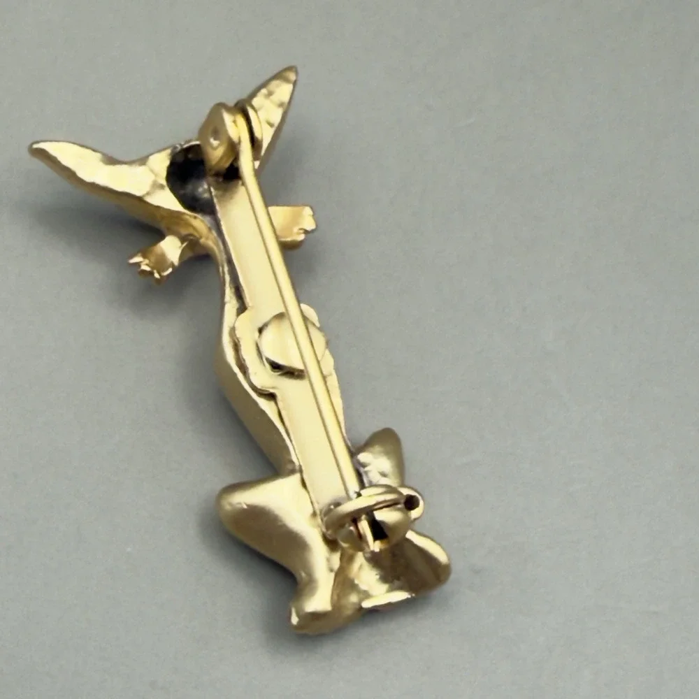 Vintage Gold Tone Sitting Cat Brooch Pin Minimalist Feline Kitty Unsigned